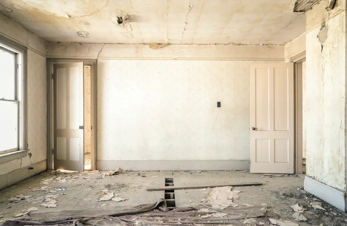 Waste disposal crew managing a cleanout project in Mercedes